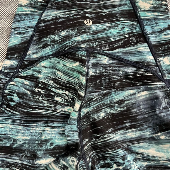 Lululemon - Picture 2 of 4